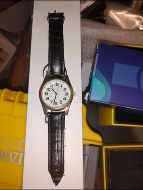 Classic White Dial Wristwatch with Black Leather Strap